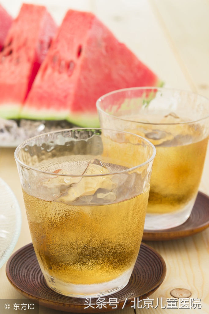 重度中暑恢复那几天老是想喝水,遇到高温天气中暑我们应该怎么做