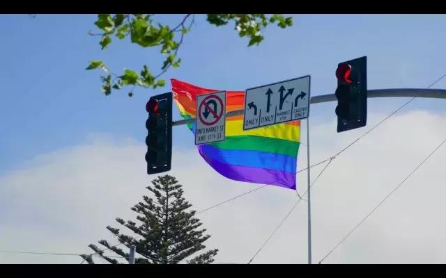 曾经不接受“同志”身份，如今勇敢活出自己