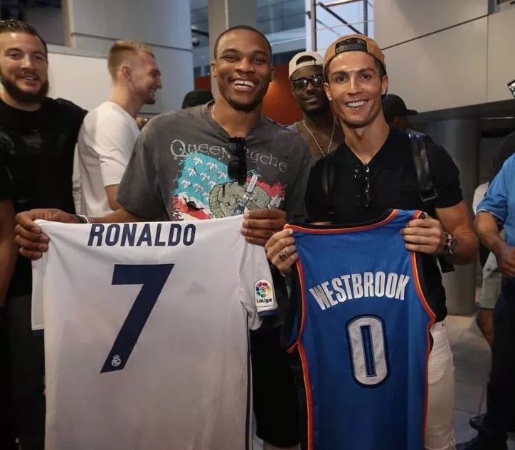 足球篮球哪个更有观赏性,足球篮球哪个激烈