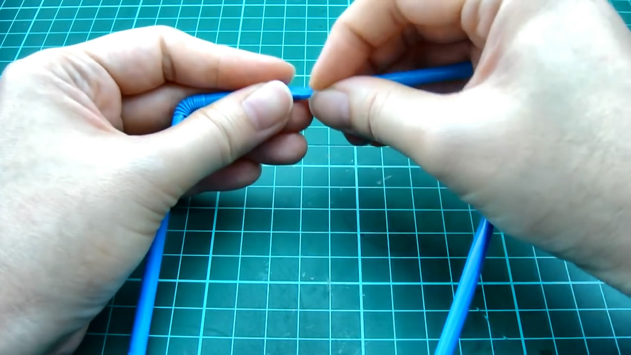 如何简单制作一个迷你足球场,足球小球门怎么做