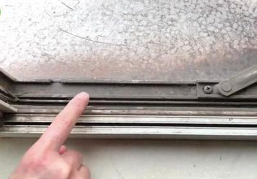 窗台缝隙怎么清理,窗台脏难清理教你一招