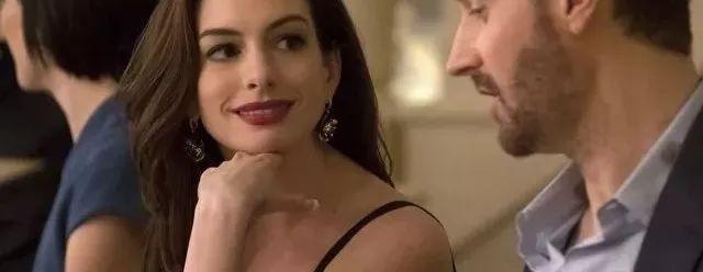 大力神杯下面都刻的什么,大力神杯镶了几颗绿宝石