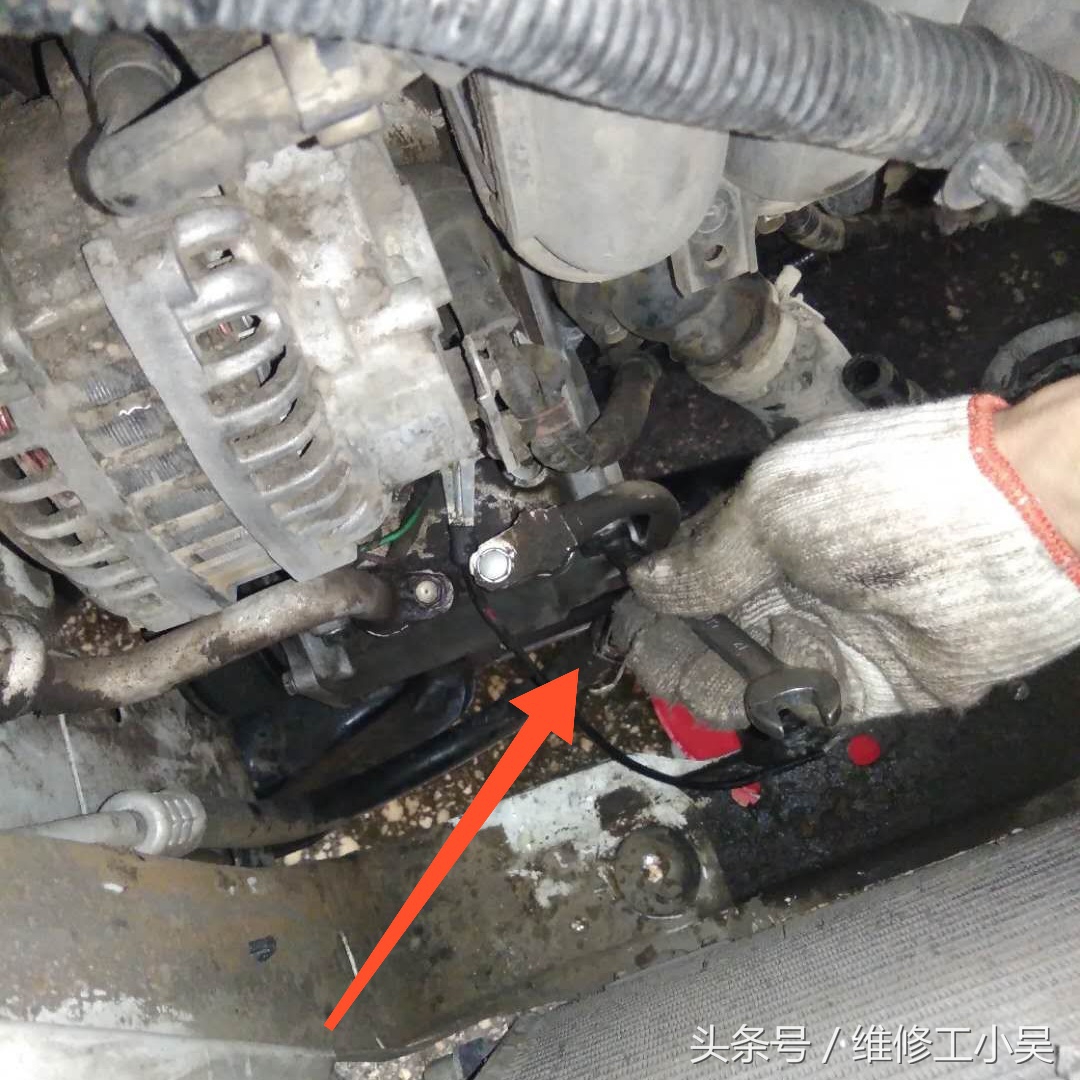 16万公里的本田CRV让车主郁闷，空调怠速制冷，行驶中却不制冷！