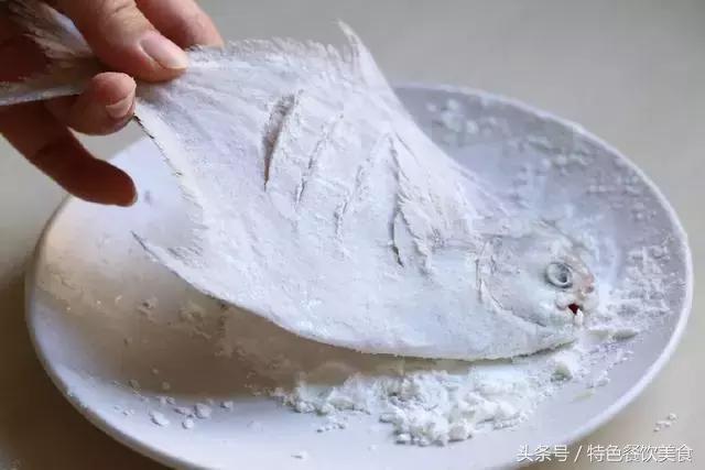 简单易学清蒸鲳鱼的家常做法,蒜香清蒸金昌鲳鱼