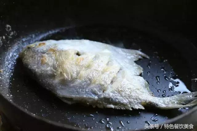 简单易学清蒸鲳鱼的家常做法,蒜香清蒸金昌鲳鱼