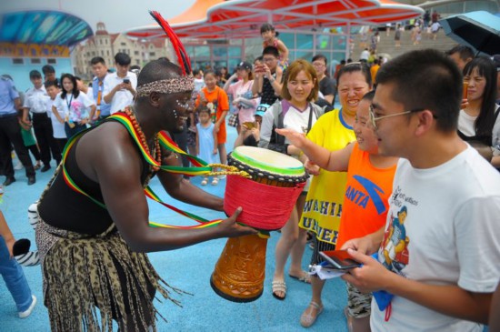 天津海洋馆“冰GO海洋节”开启极地特色酷爽之旅