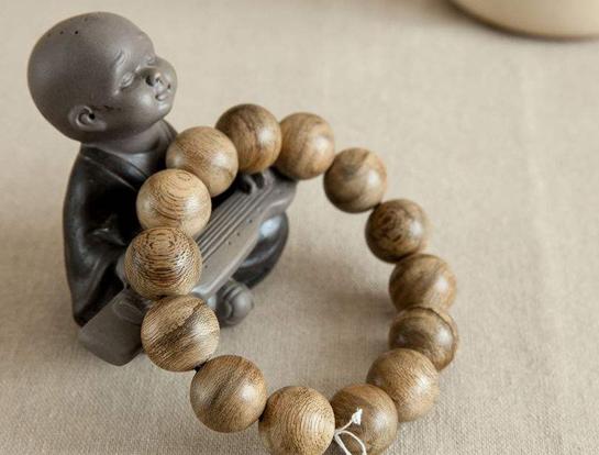 沉香手串的五大优势你了解吗,沉香手串入手注意事项