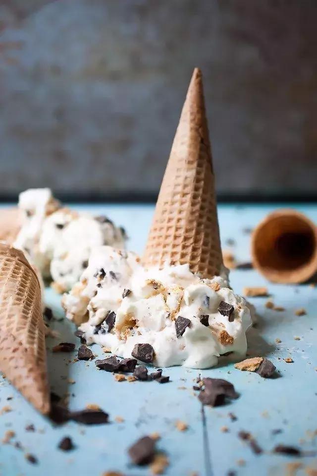 只活5分钟的短命冰激凌，花椒味PK咸蛋黄味，谁更好吃？