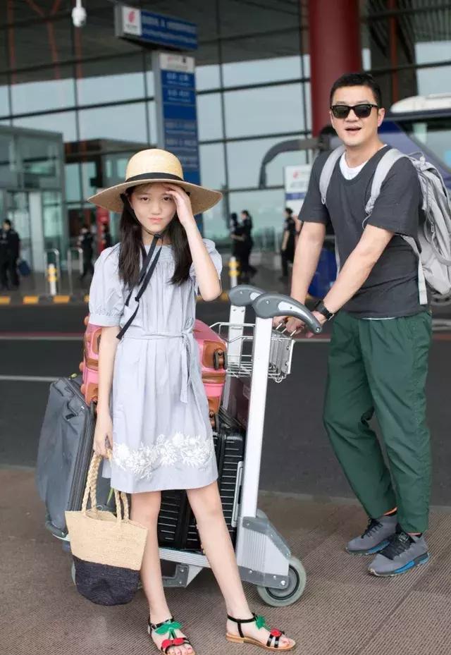 李嫣李老师照片,李亚鹏女儿李嫣的社交账号