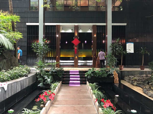 腾冲凤凰宝集泡温泉,腾冲民宿泡温泉推荐