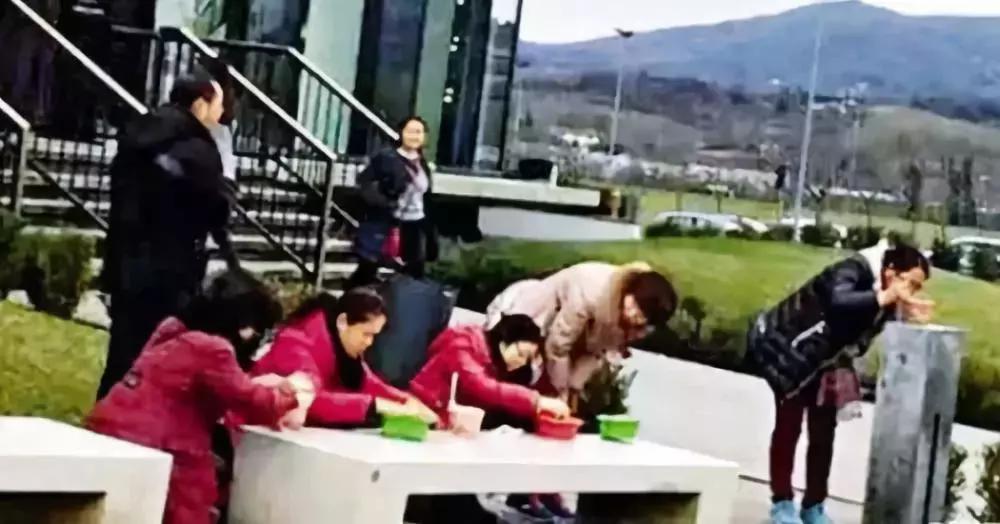 中国游客正重走日本人的路?30年前,一群日本大妈爆买全世界……