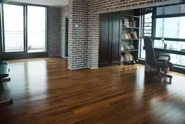 实木地板就是要有色差吗,实木地板有色差吗怎么处理