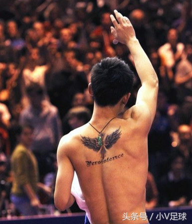 张继科林丹纹身,张继科纹身天使之翼图片