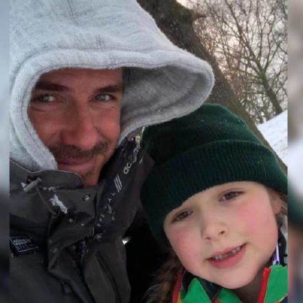 贝克汉姆全家度假，穿着比基尼的小七胖得实在太可爱了，贝嫂好瘦