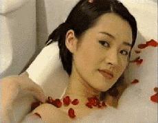 《邪不压正》，最大的看点竟是她的翘臀