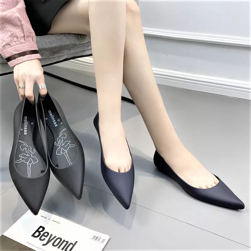 最美不是下雨天，是你穿过的那双雨鞋！一秒瘦脚，超软耐磨！