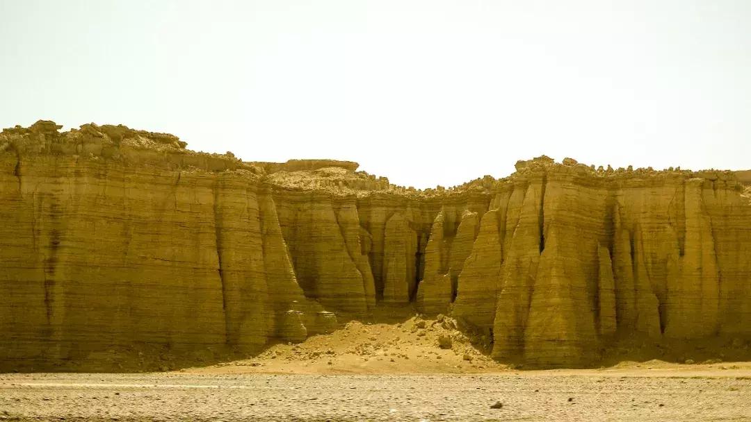 沙漠里把车开到起飞，这才是男人该玩的游戏｜远途心路