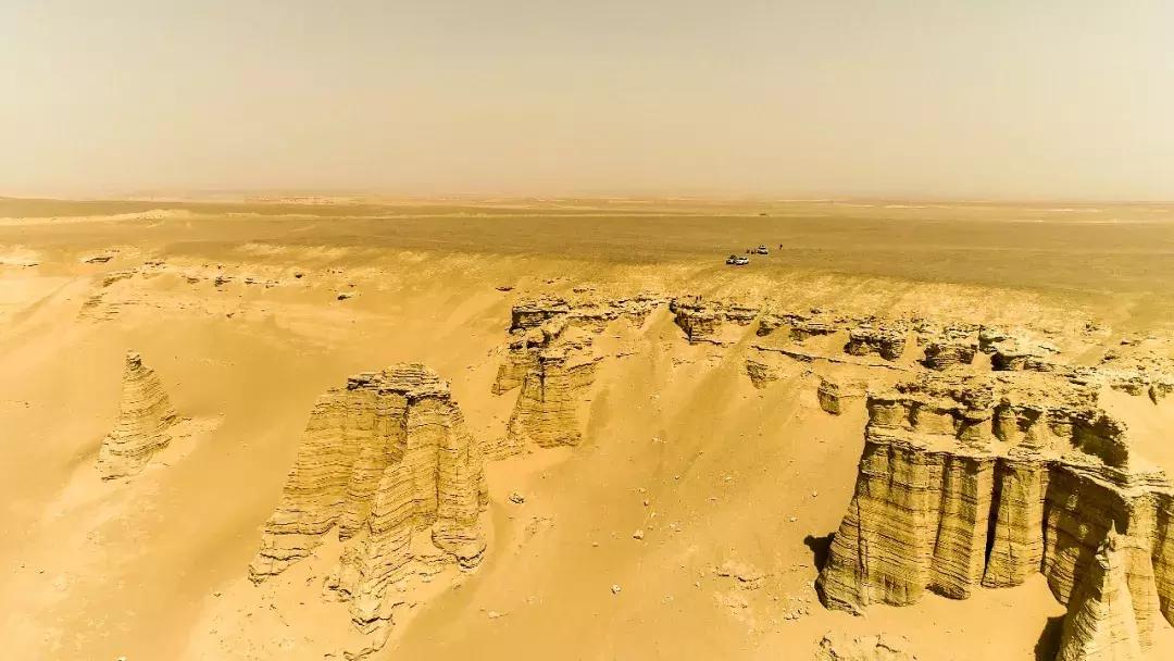 沙漠里把车开到起飞，这才是男人该玩的游戏｜远途心路