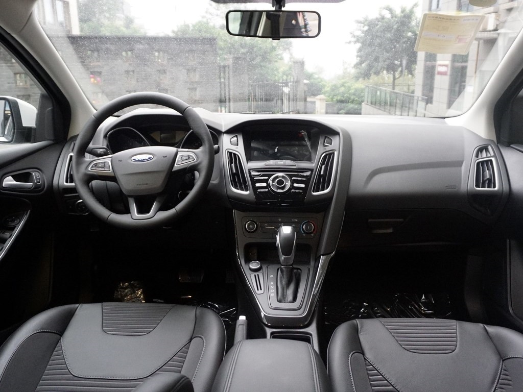 福特福克斯三厢2021款stline试驾,福克斯active降价5万