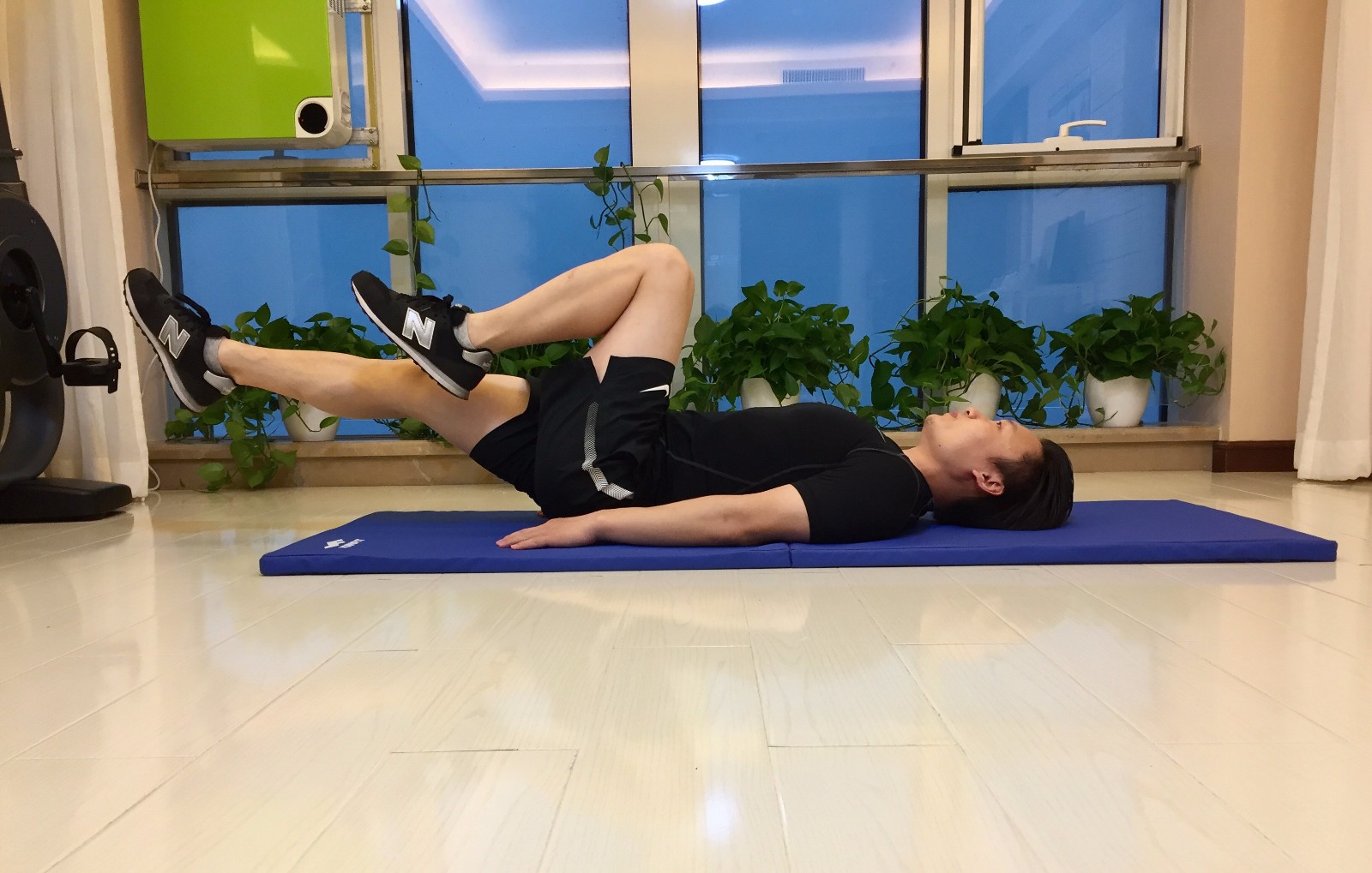 调整骨盆前倾的动作,骨盆前倾的手法复位