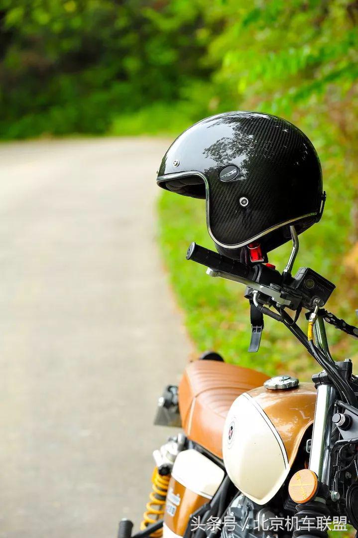 TORC碳纤复古盔确实有点不一样、材质、做工都不错、颜值也可以