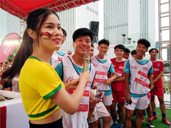 有趣您就来可口可乐X北部湾航空“你的世界杯”真人版