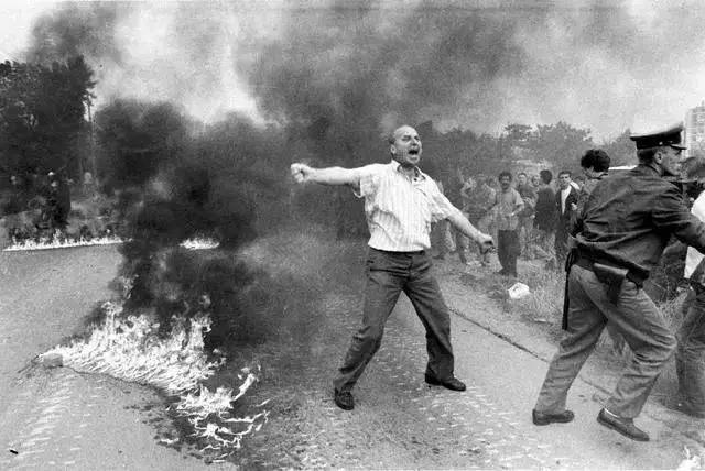 战机护航直播,克罗地亚首都数万球迷狂欢庆祝