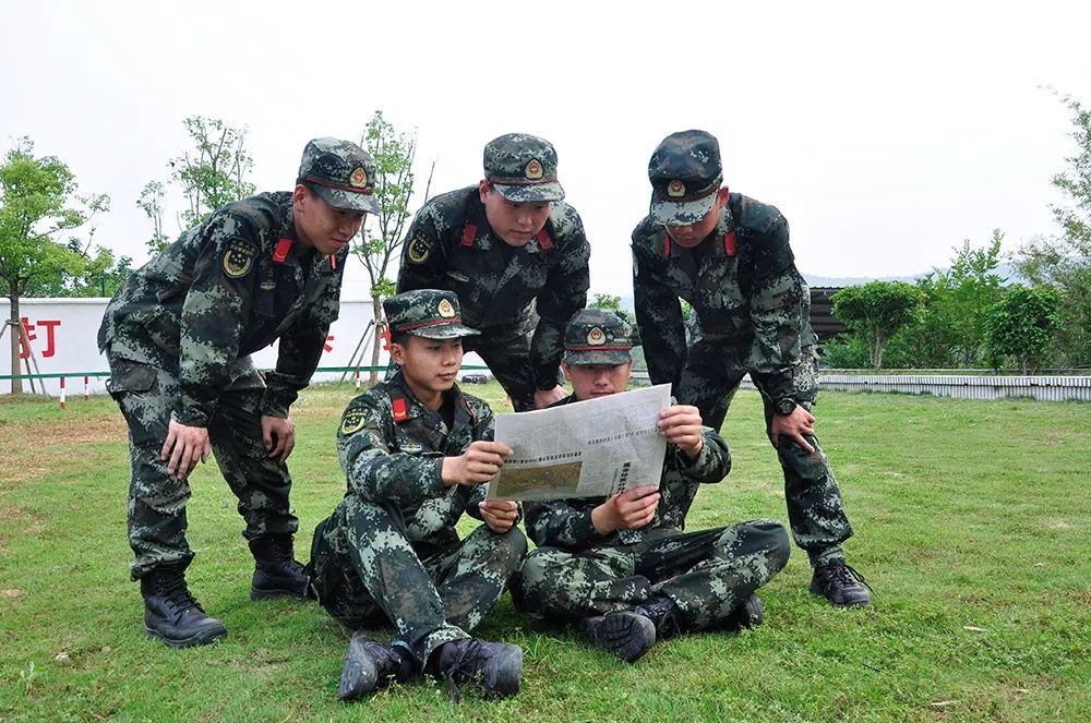 绿色军营场景,绿色军营的风景线