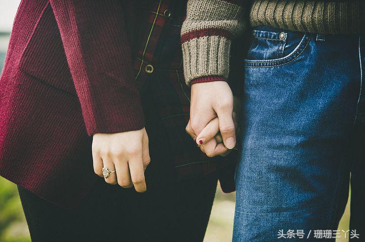 牵手旅行照片怎么拍,出门旅游情侣照怎么拍好看