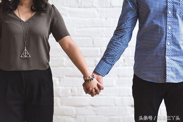 牵手旅行照片怎么拍,出门旅游情侣照怎么拍好看