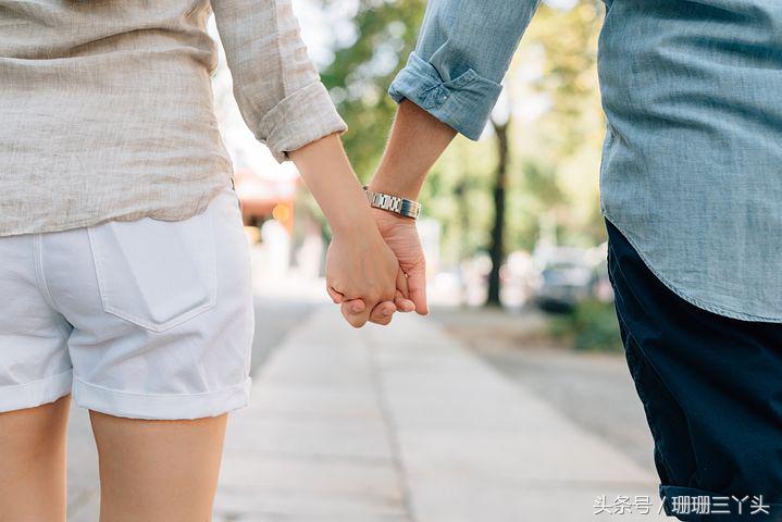 牵手旅行照片怎么拍,出门旅游情侣照怎么拍好看
