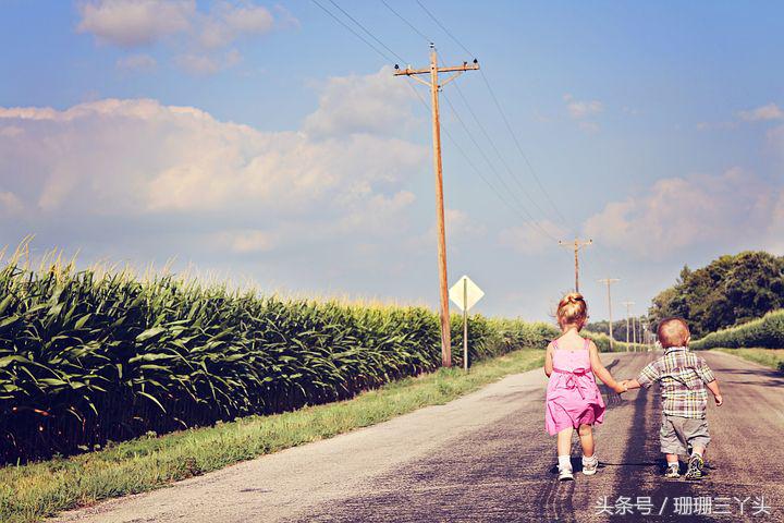 牵手旅行照片怎么拍,出门旅游情侣照怎么拍好看