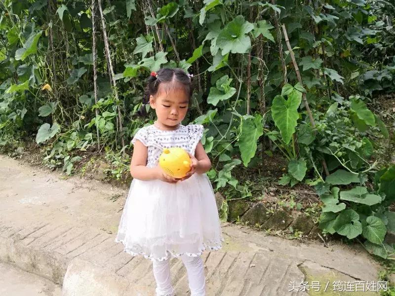 这个曾经身患“怪症”，命悬一线的小女孩，如今竟变成这样！