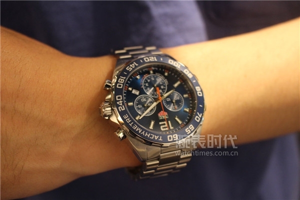 万元以内买石英表还是机械表,万元值得入手经典手表