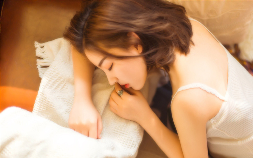 三年前我是为了你才残废的,现在我的腿好了,你还要跟我离婚吗?