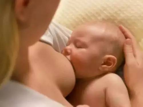 新生婴儿有白带原因,新生女婴白带呈黄色什么原因