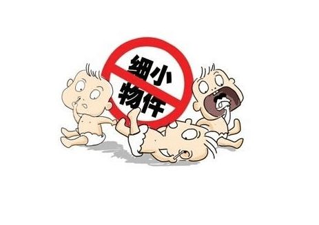 男孩肚皮可以吸住铁片，妈妈好奇问出了原因，立马送医院