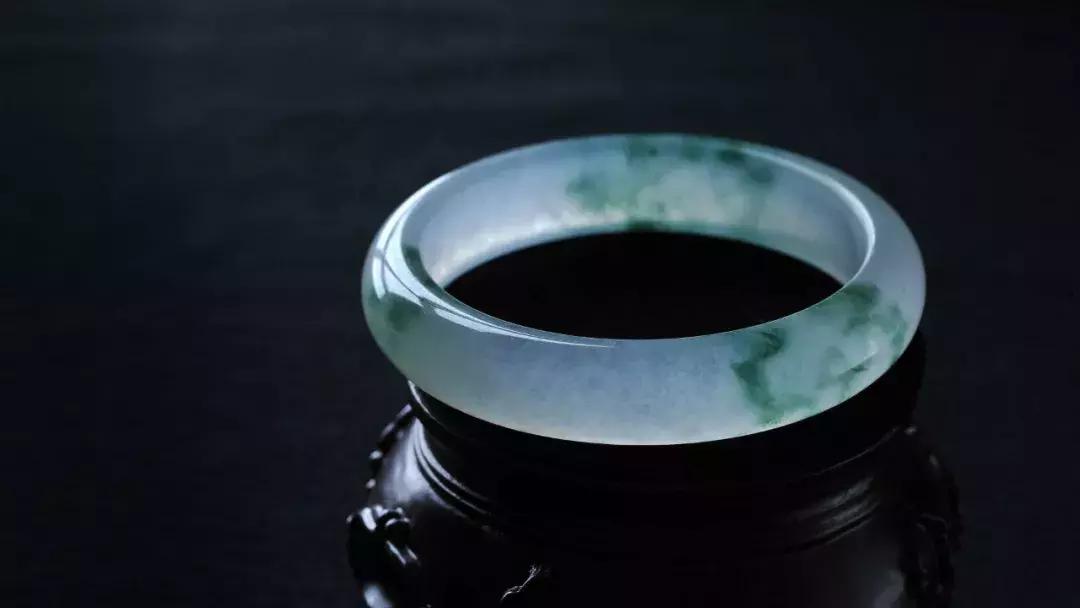 钻石不会变色吗是真的吗,成色不好的钻石会掉颜色吗