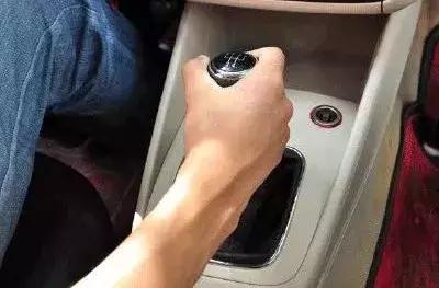 学员练车被举报,女学员路上练车被拘留