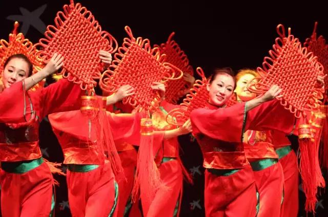 中国结是中国的一种传统而典型,中国结的样式和寓意