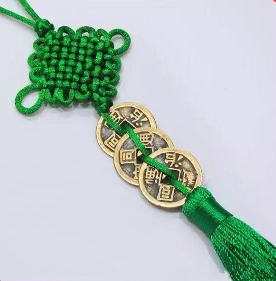 中国结是中国的一种传统而典型,中国结的样式和寓意