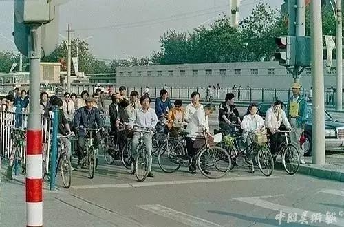 李宁拿大哥大短袖,2018年李宁纽约时装周