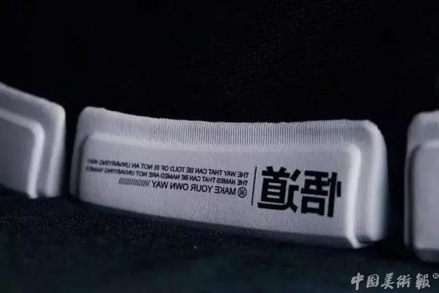 李宁拿大哥大短袖,2018年李宁纽约时装周