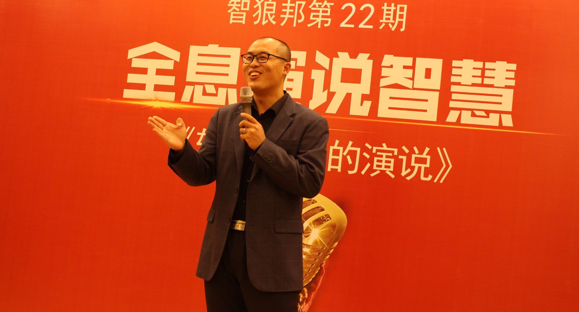 演讲时容易忘词,演讲时突然忘词怎么随机应变