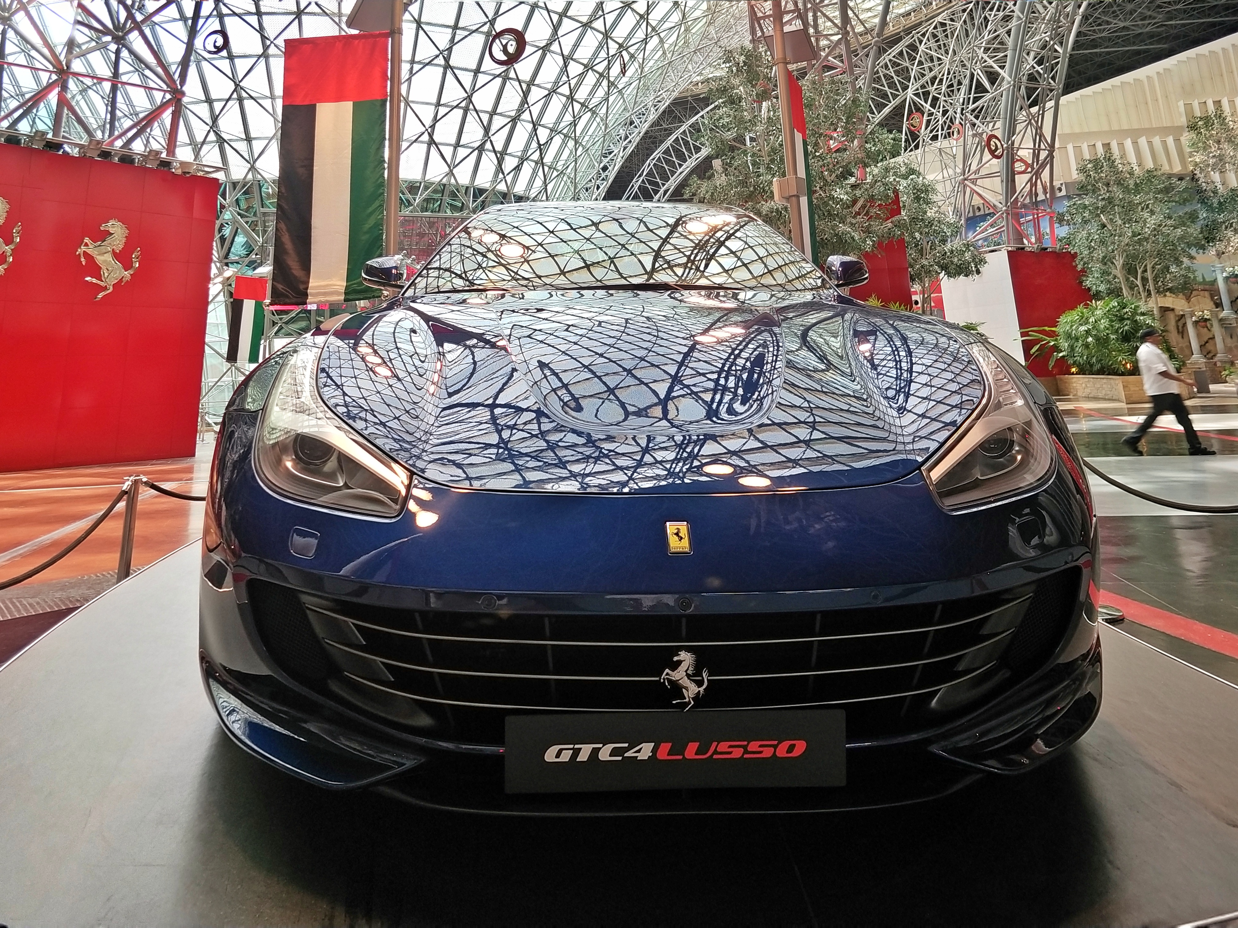 阿联酋法拉利主题公园的特点,阿布扎比法拉利公园图片