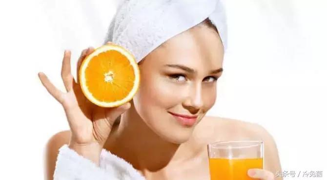 夏天脸部干燥起皮？这4件事一定要做好，让皮肤水嫩起来