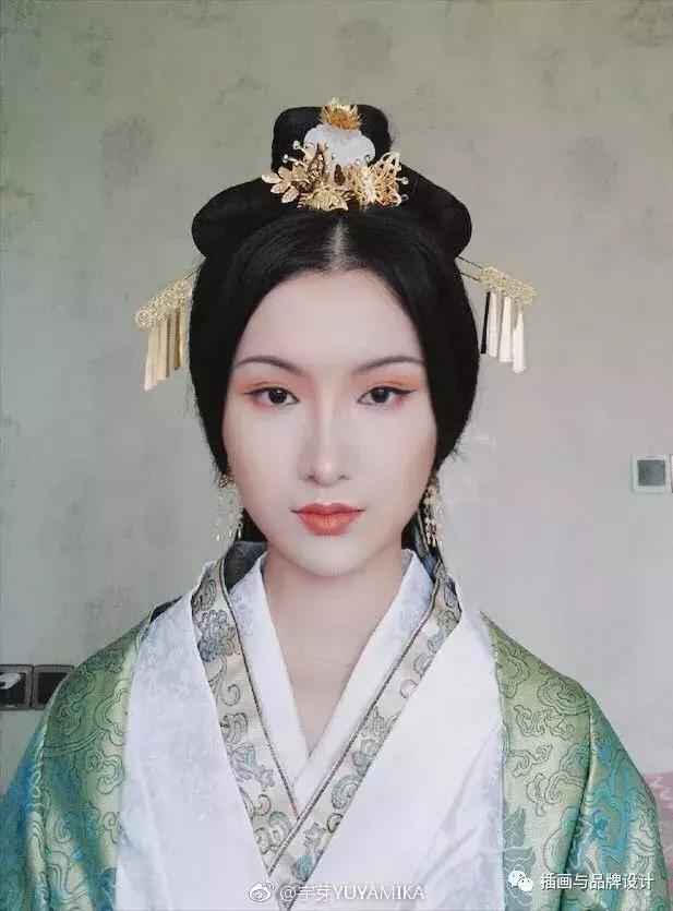 重庆妹子化妆成蒙娜丽莎！化谁像谁