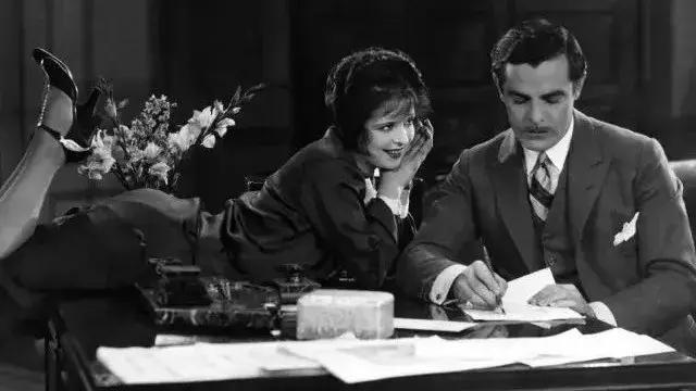 点上这颗痣，你就是整条街最骚的骚鸡