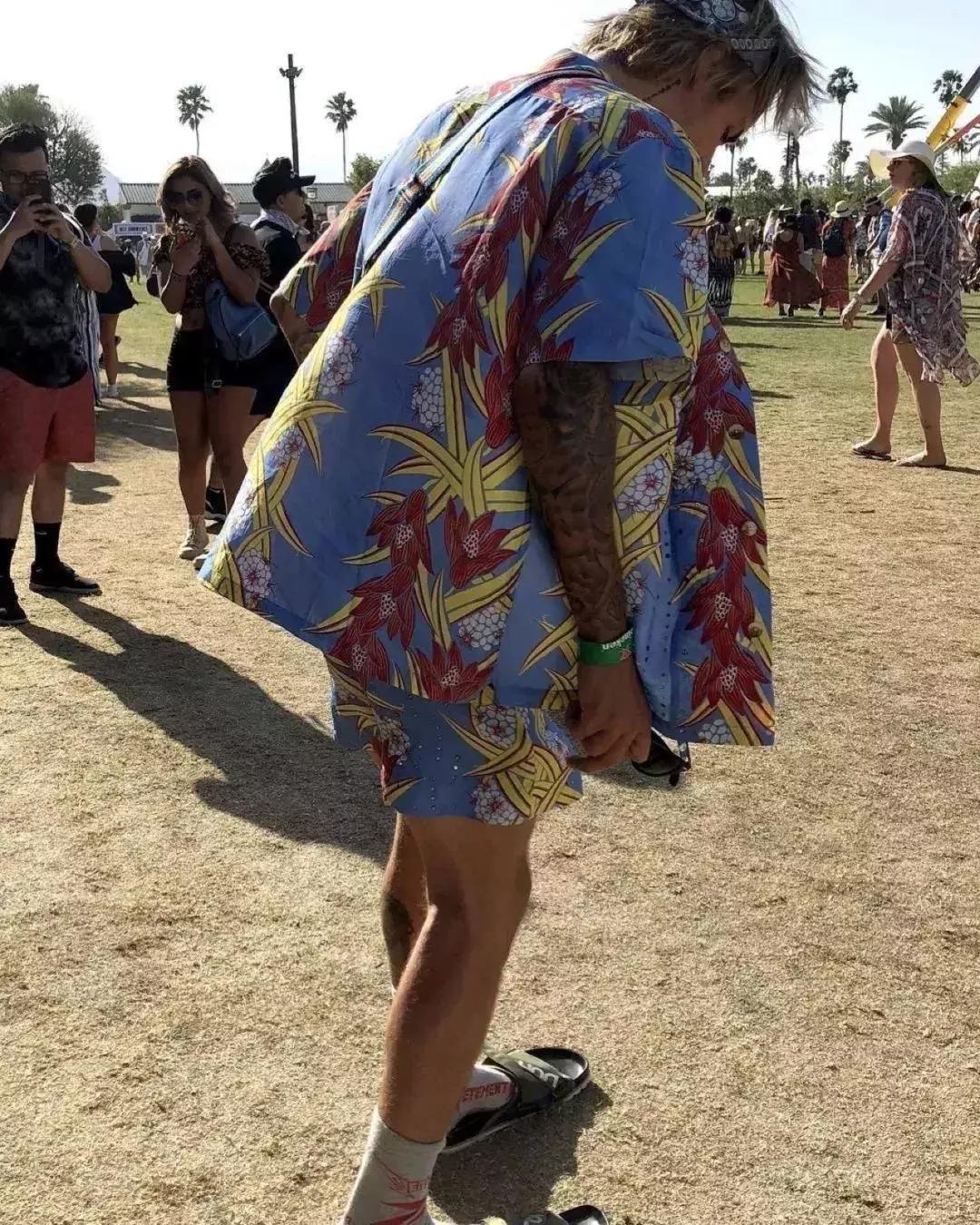 夏天鞋子可以当拖鞋穿的,可以当拖鞋也可以当板鞋穿