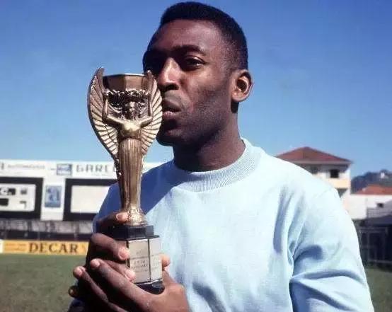 足球不只是一项运动英文,足球的确是一个有温度的运动